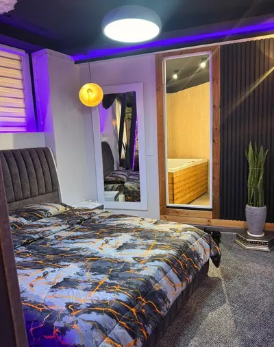 آپارتمان یک خوابه جکوزی دار اندرزگو واحد 2