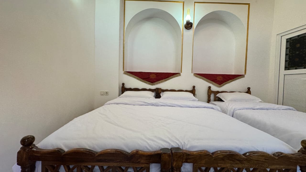 اقامتگاه سنتی سرهنگ - واحد سه تخته طارمه