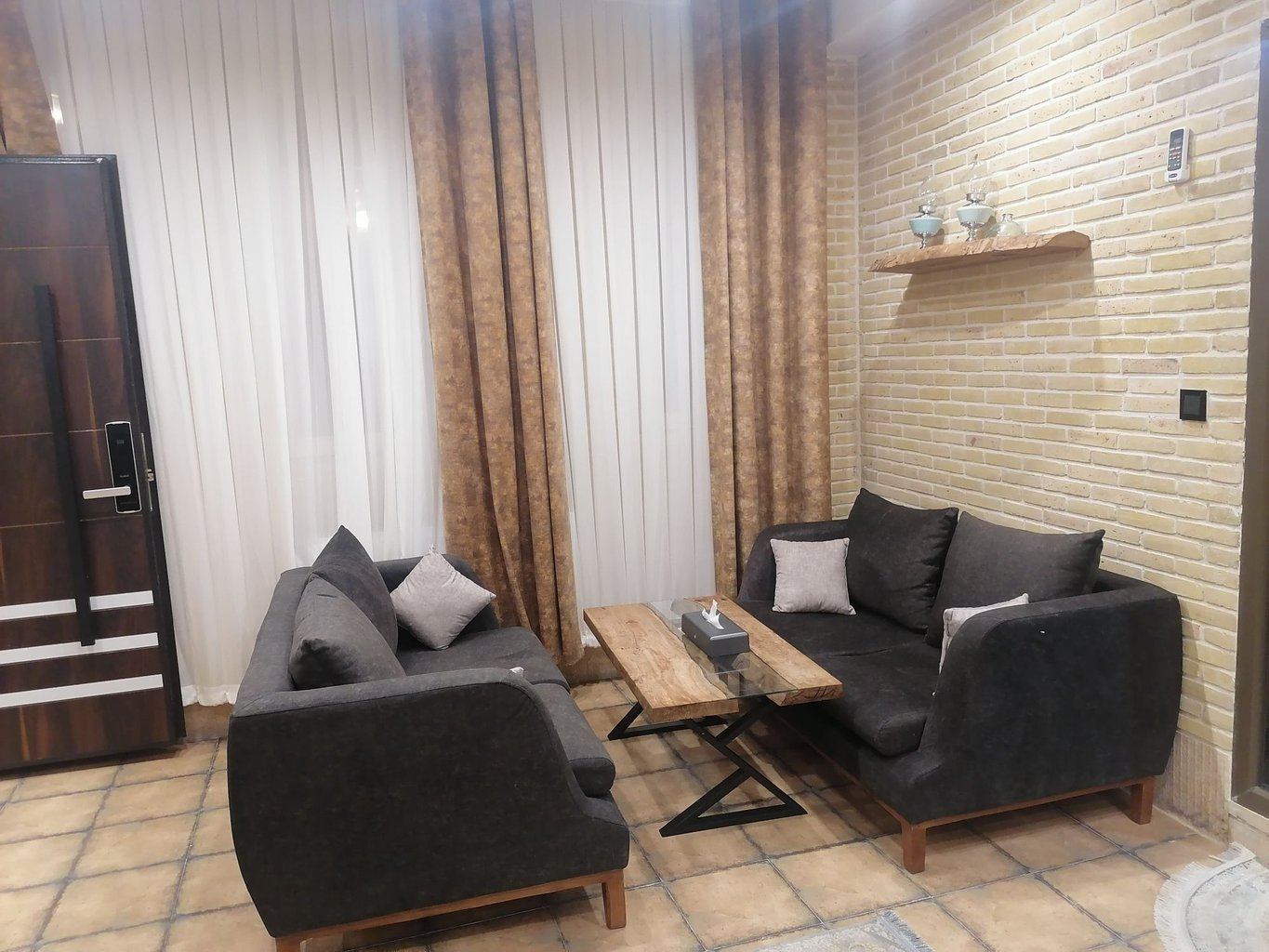 اقامتگاه سنتی هفت دری - واحد گوهر دخت 203