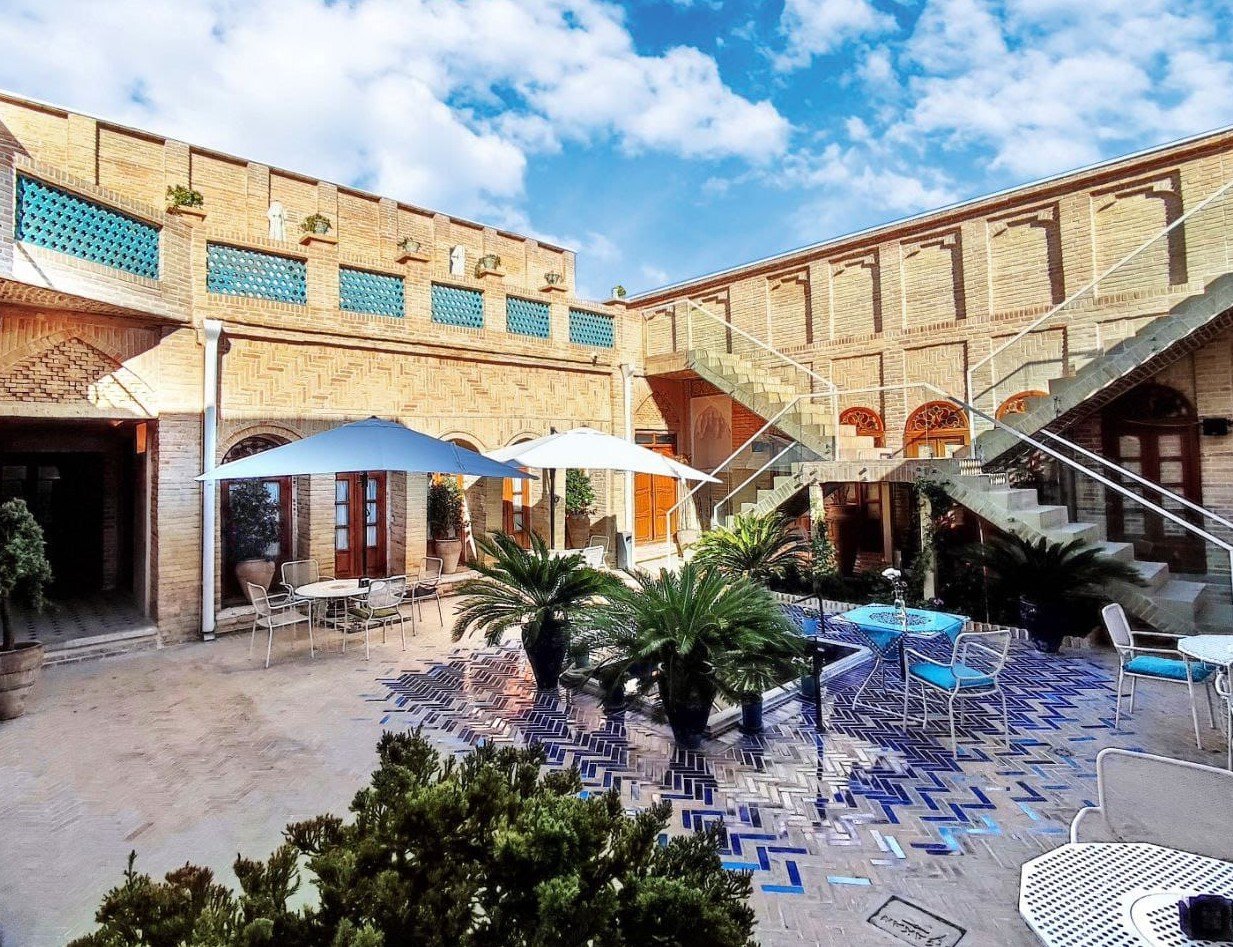 اقامتگاه سنتی صارم الدوله ونوشک - واحد عنابی