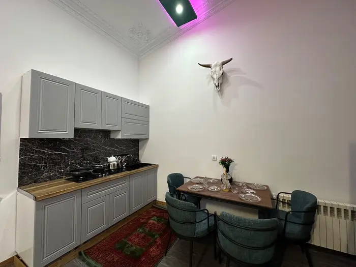 آپارتمان دوخوابه بام زعفرانیه واحد 12