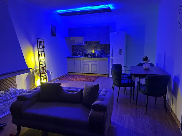 آپارتمان دوخوابه بام زعفرانیه واحد 9