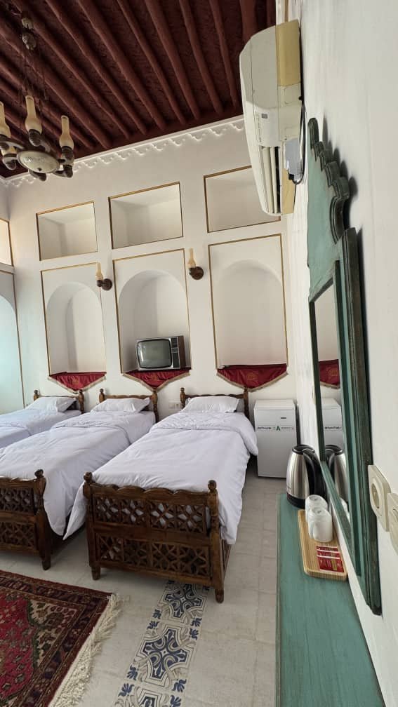 اقامتگاه سنتی سرهنگ - واحد سه تخته سکنچه