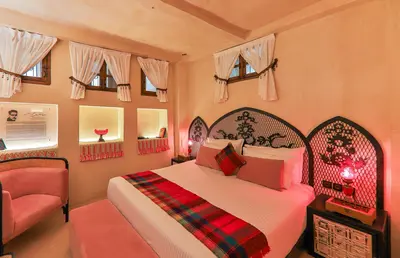 اقامتگاه سنتی صارم الدوله ونوشک - واحد صورتی