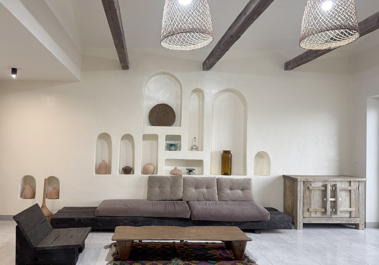 ویلا چهارخوابه تریپلکس استخردار آبگرم سفید