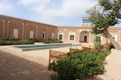 بومگردی سرای زنده دلان - واحد شاعر