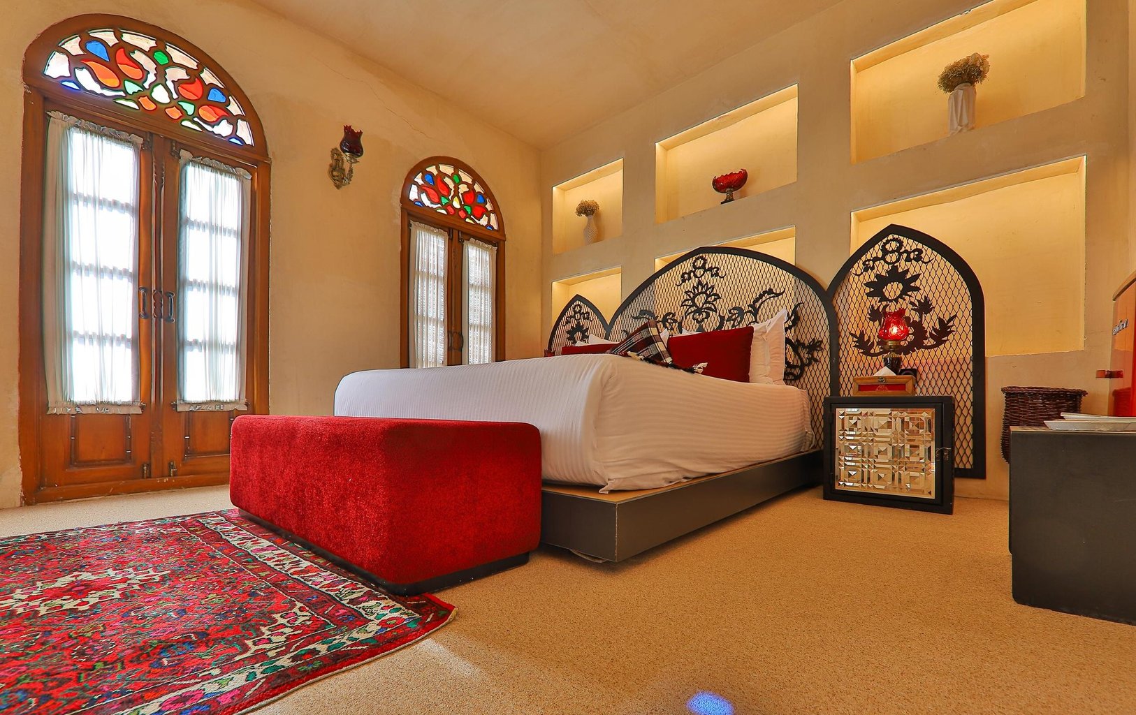 اقامتگاه سنتی صارم الدوله ونوشک - واحد عنابی