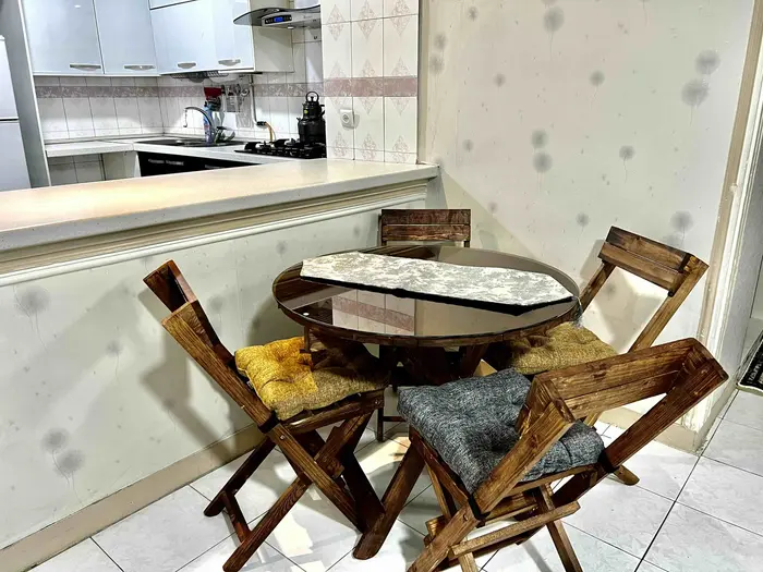 آپارتمان دوخوابه نسترن غربی - میز ناهارخوری چهار نفره