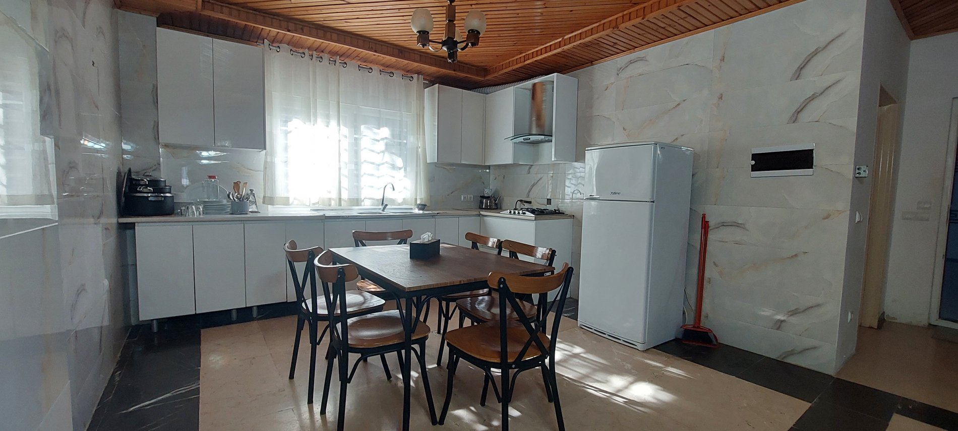 ویلا چهارخوابه دوبلکس استخردار آبگرم لاکوده ۵