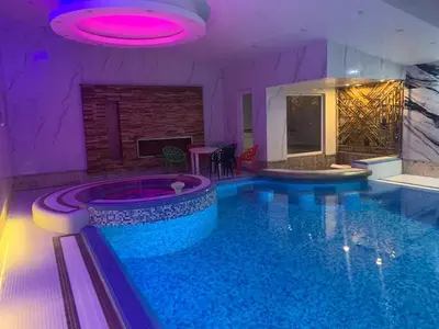 ویلا چهارخوابه استخردار آبگرم نگارستان