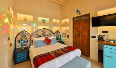 اقامتگاه سنتی صارم الدوله ونوشک - واحد فیروزه