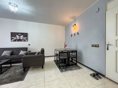 آپارتمان دوخوابه اشرفي اصفهاني ٢