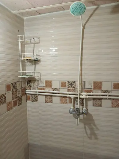 هاستل گُدار - واحد لیلی