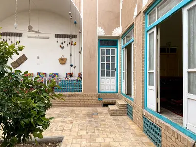 بومگردی سرای اوروزا - واحد زَر