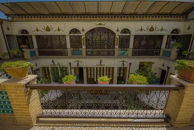 اقامتگاه سنتی طلوع خورشید - واحد سه تخته 107