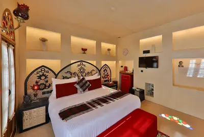 اقامتگاه سنتی صارم الدوله ونوشک - واحد عنابی