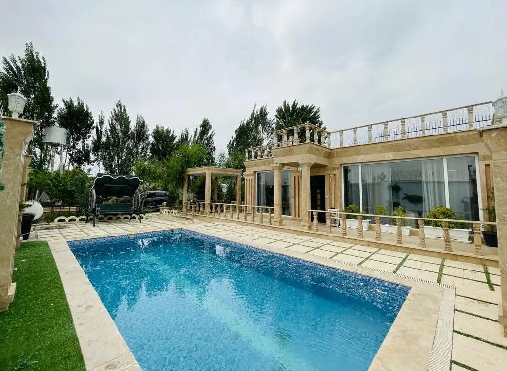 ویلا دوخوابه استخر آبگرم استاک ۲