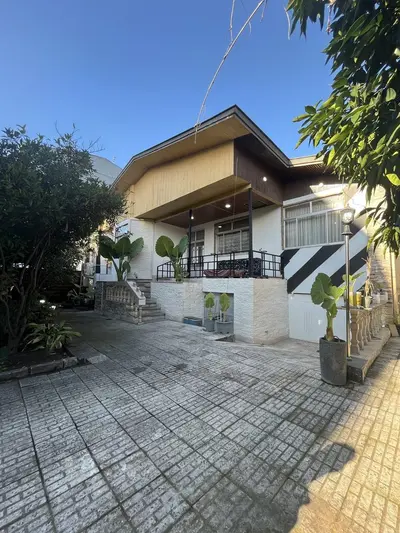 ویلا چهار خوابه ساحلی میخک