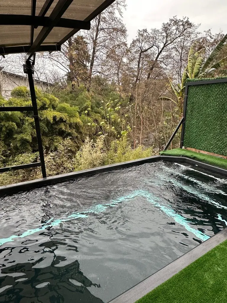 کلبه دوخوابه سوئیسی استخردار کاج