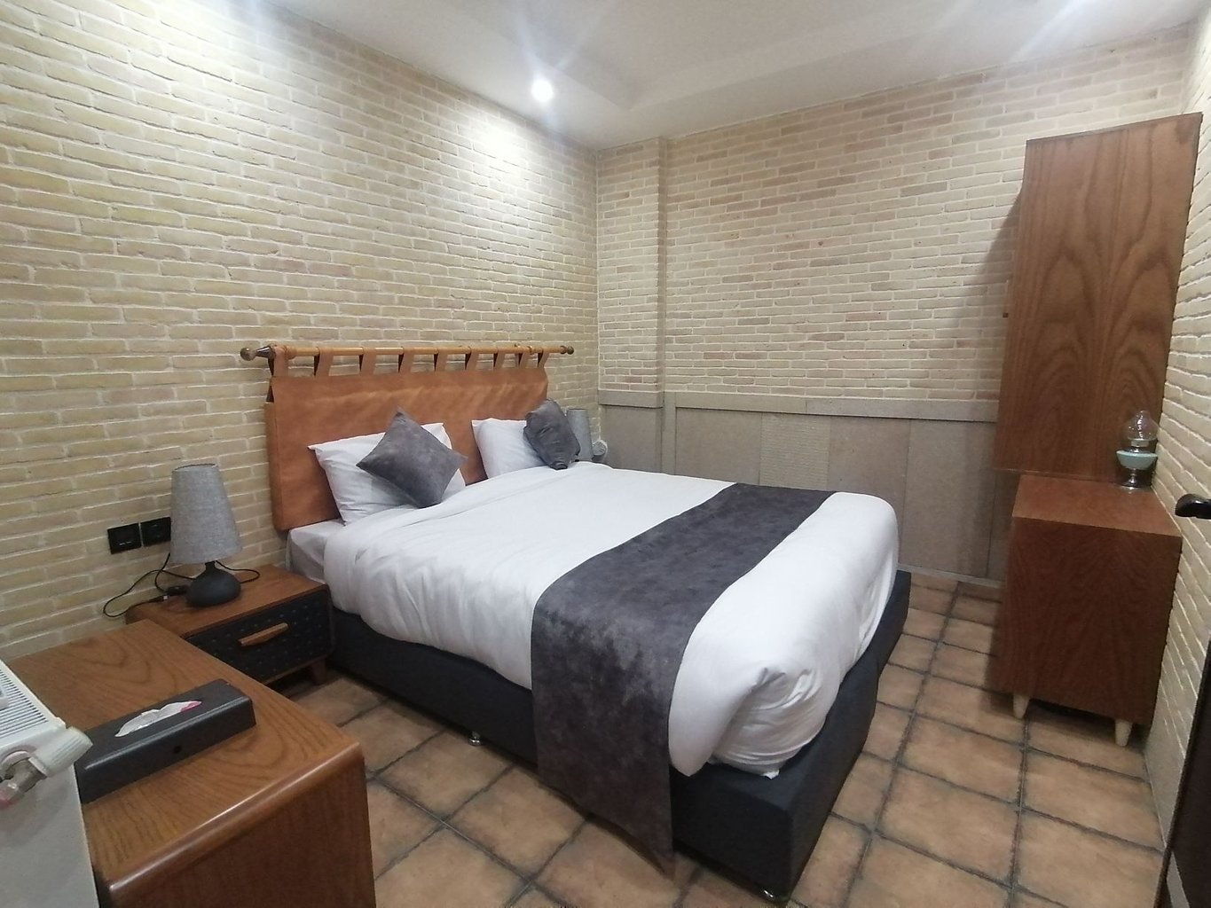 اقامتگاه سنتی هفت دری - واحد گوهر دخت 203