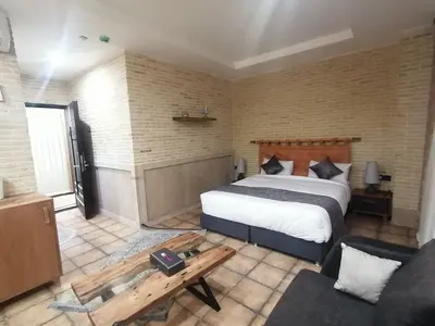 اقامتگاه سنتی هفت دری - واحد تاج دخت 204