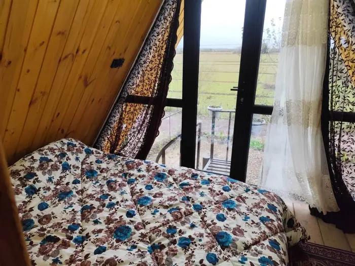 کلبه سه خوابه استخردار آبگرم مهراد 2