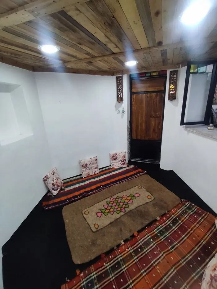 بوم گردی کلبه سنگی بابا مشهدی