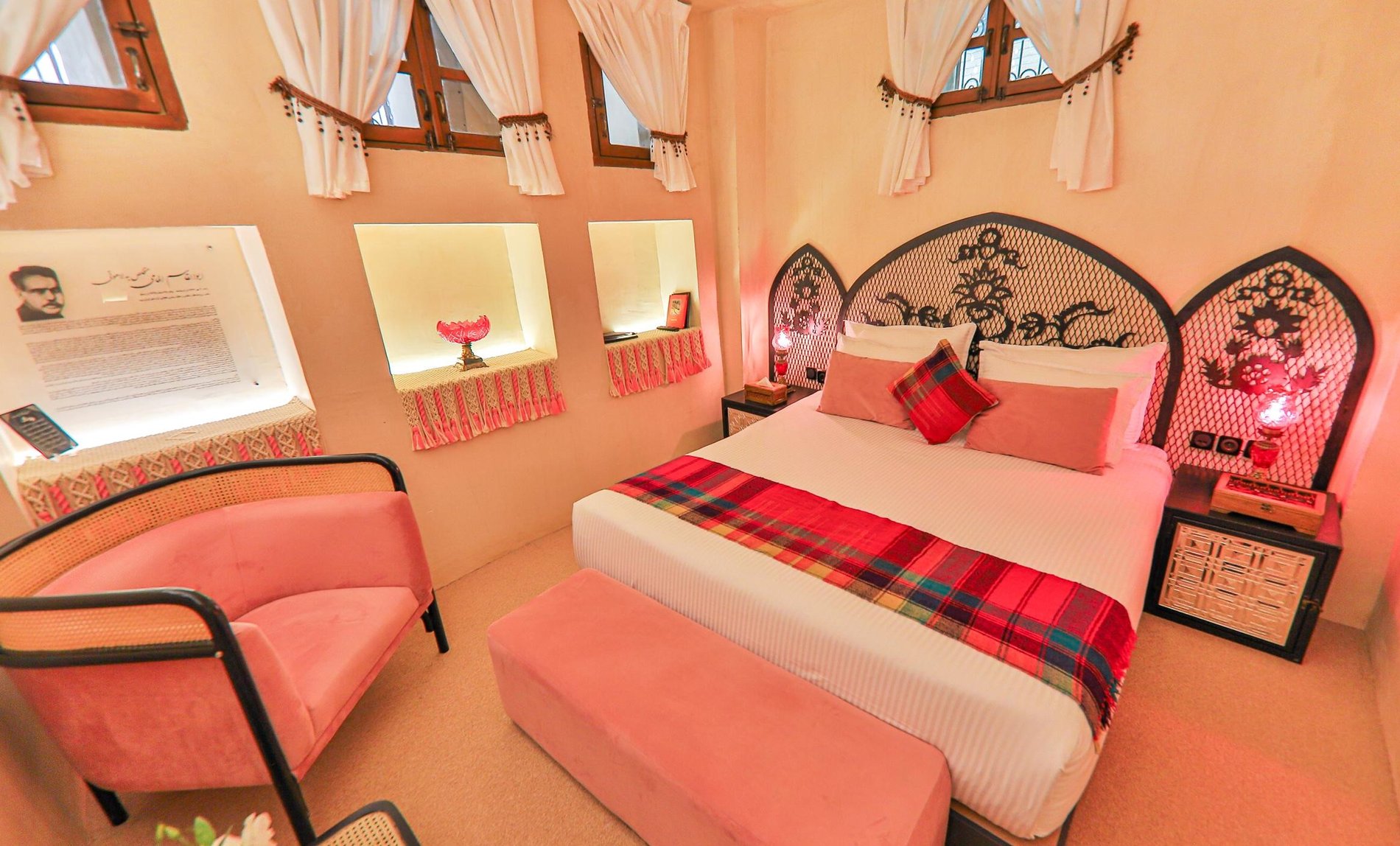 اقامتگاه سنتی صارم الدوله ونوشک - واحد صورتی