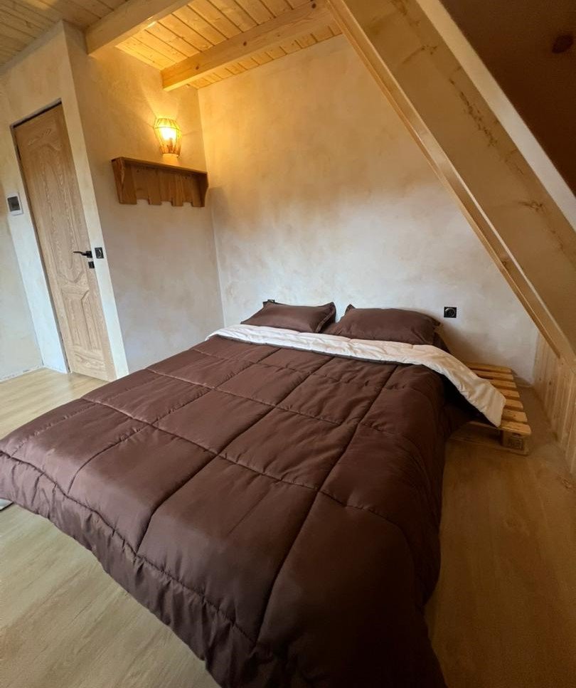 کلبه دوخوابه سوئیسی دوبلکس سیب