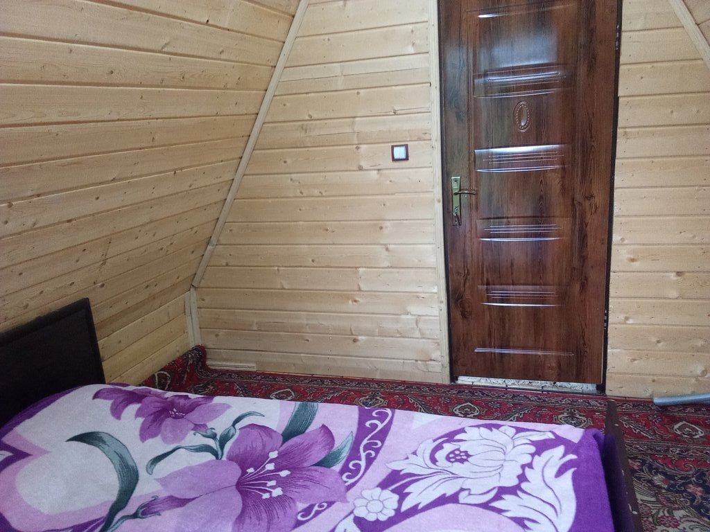 کلبه دو خوابه چوبی جنگلی گرتا