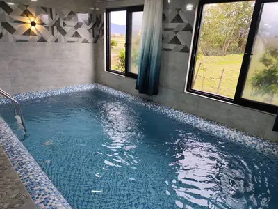 کلبه سه خوابه استخردار آبگرم مهراد 2