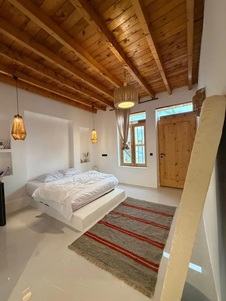 بوم گردی کی تل واحد باغ گلون