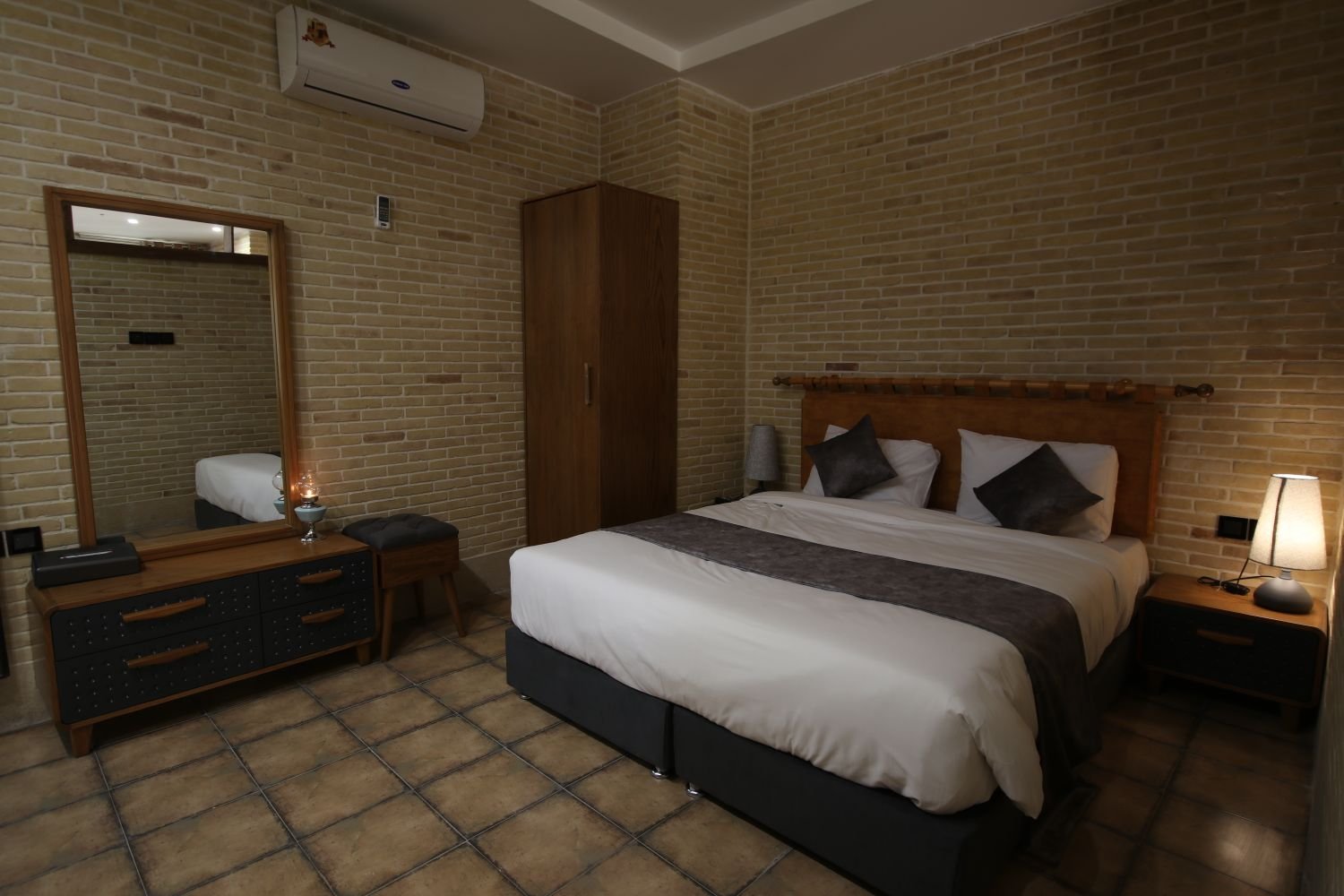 اقامتگاه سنتی هفت دری - واحد پری دخت 208