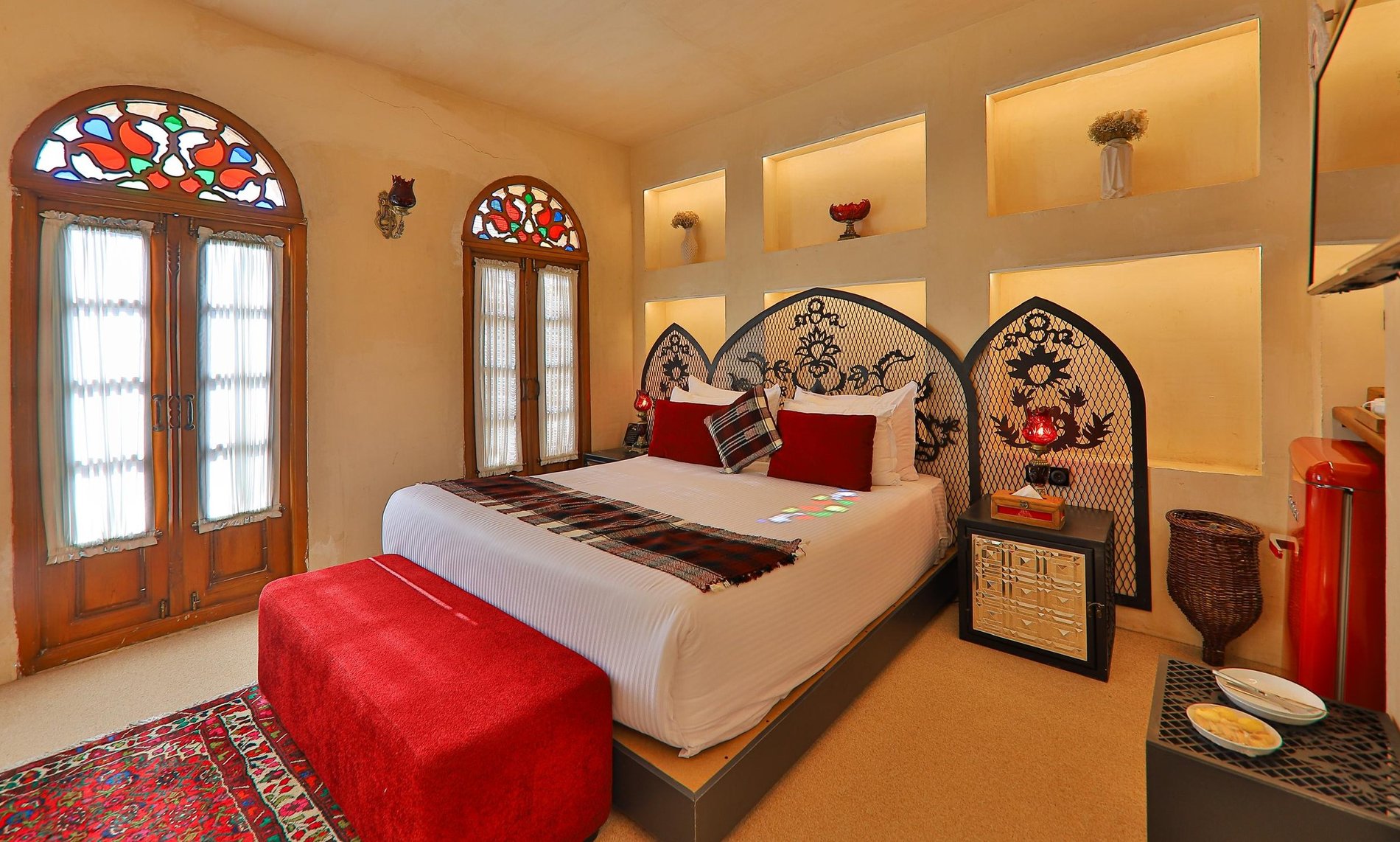 اقامتگاه سنتی صارم الدوله ونوشک - واحد عنابی