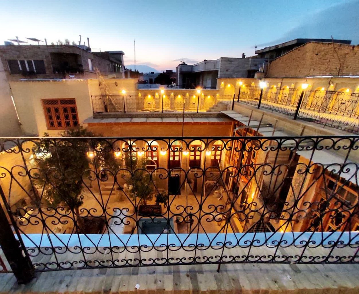 بومگردی عمارت سران - واحد بهار