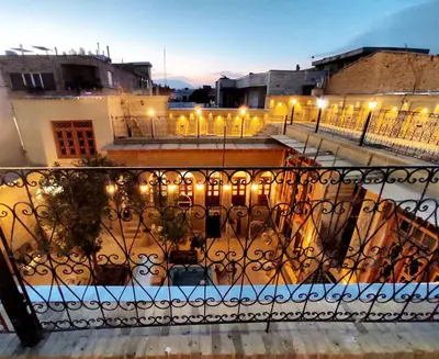 بومگردی عمارت سران - واحد ترنج