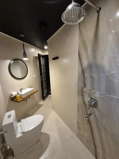 هاستل گُدار - واحد لیلی