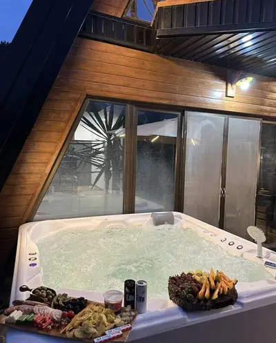 کلبه دوخوابه جنگلی جکوزی دار اوپه