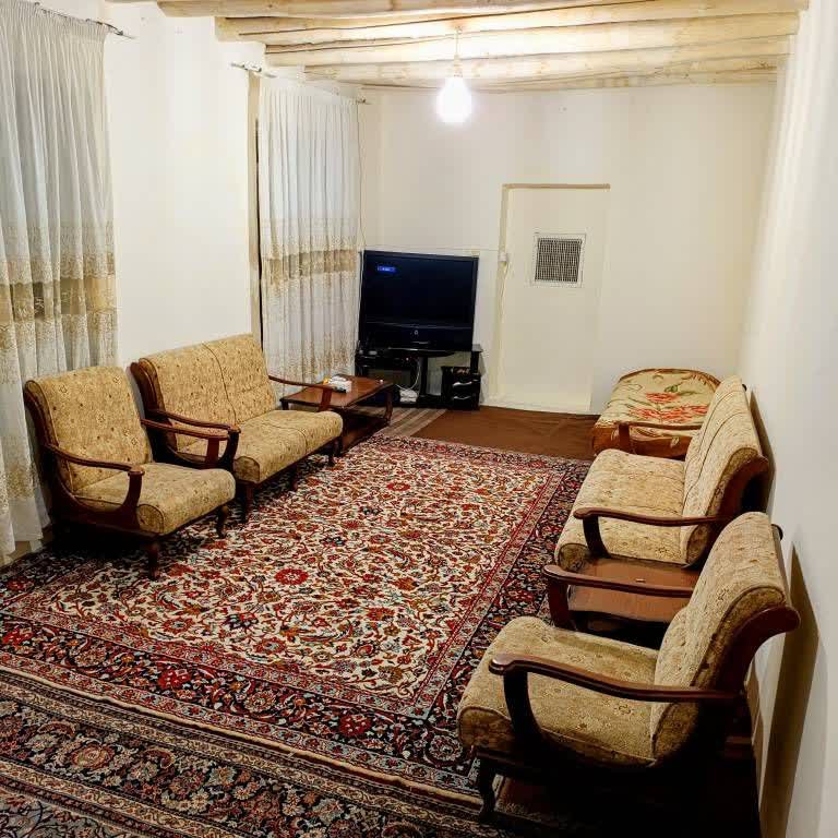 بوم گردی سنتی فردوسی - اتاق شاهنشین