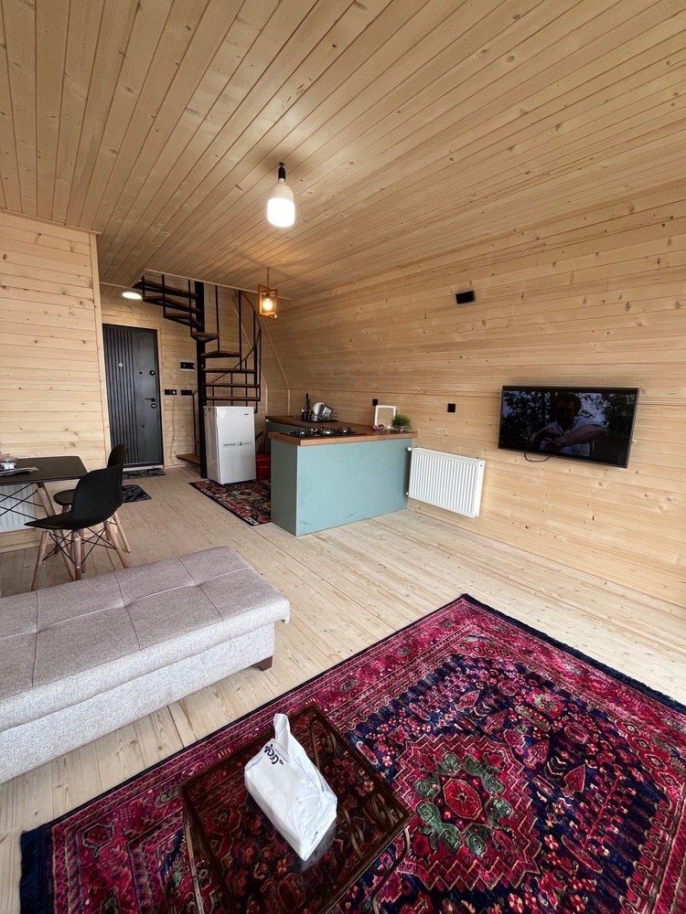 کلبه یک خوابه سوئیسی جنگلی جکوزی دار رجائی