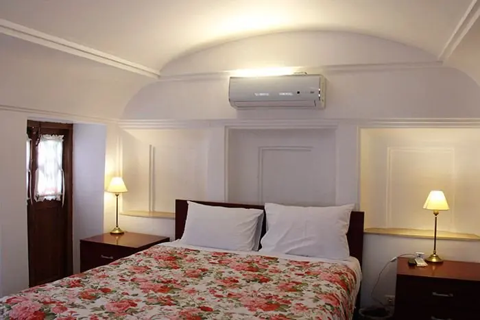 بوم گردی خانه سه نیک - واحد گیو - فضای داخل اتاق