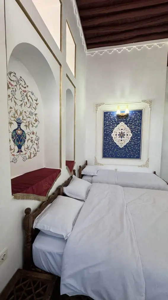 اقامتگاه سنتی سرهنگ - واحد سه تخته سرسرا