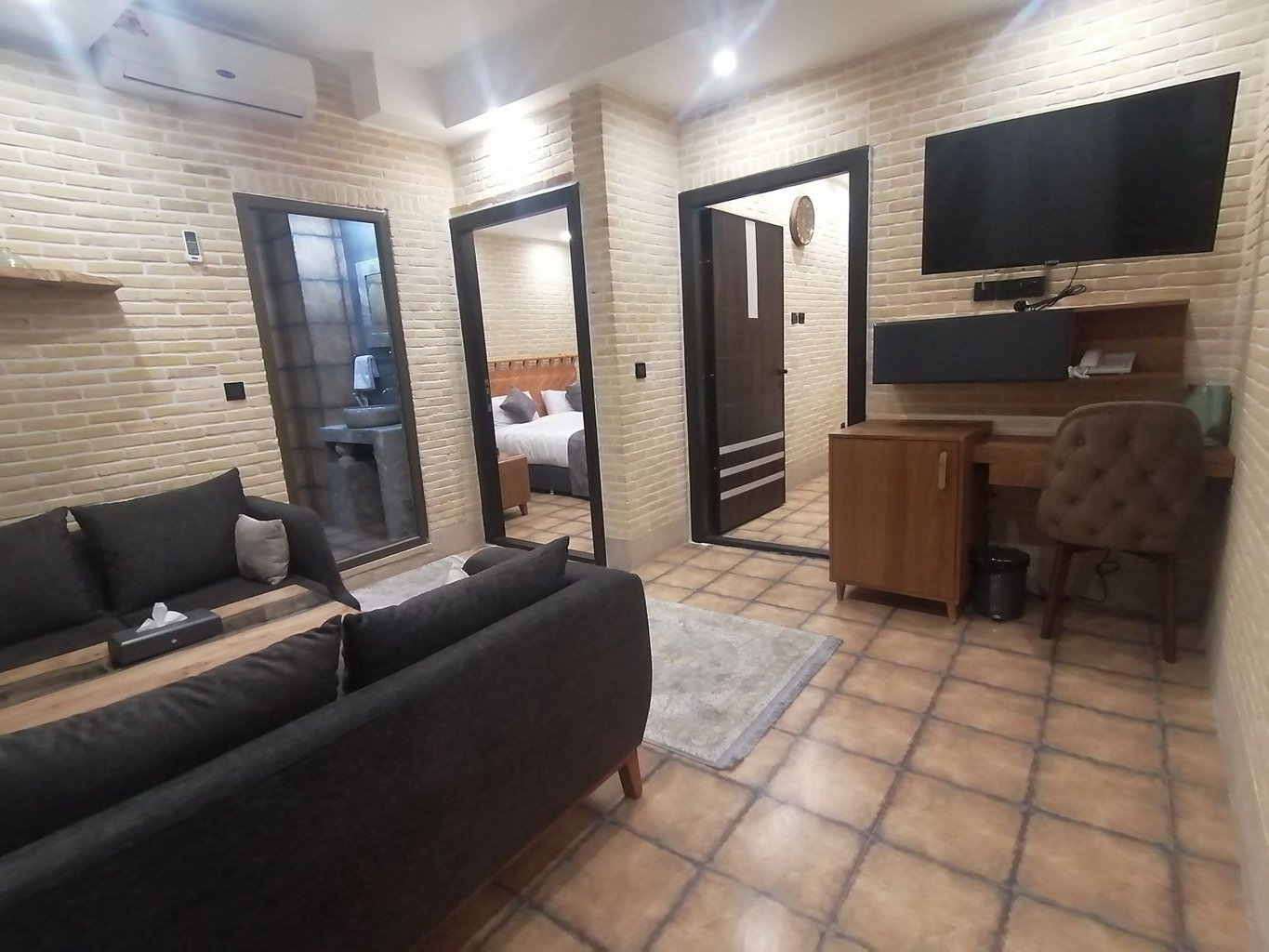 اقامتگاه سنتی هفت دری - واحد گوهر دخت 203