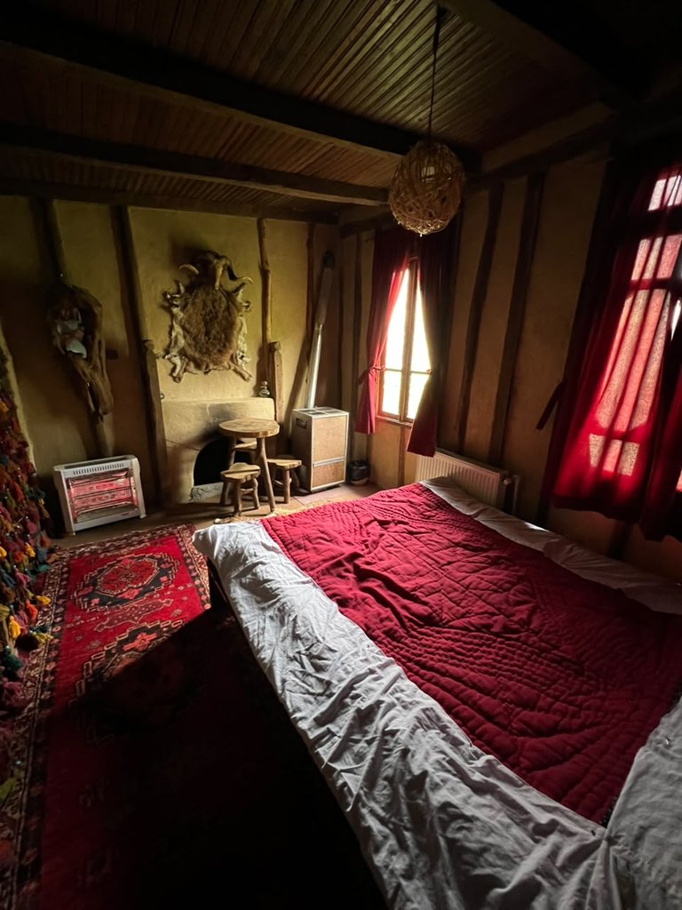 بومگردی سی سن - کلبه جکوزی دار غار