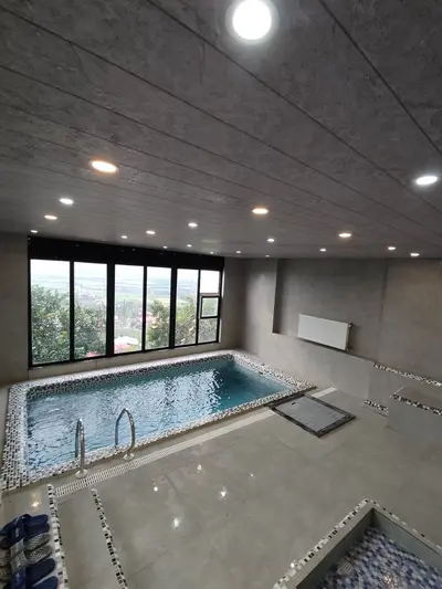 کلبه دوخوابه سوئیسی استخردار آبگرم ماهلین