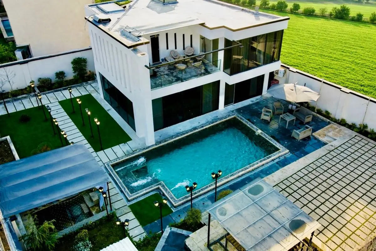 ویلا سه خوابه استخردار آبگرم عمارت هاکان