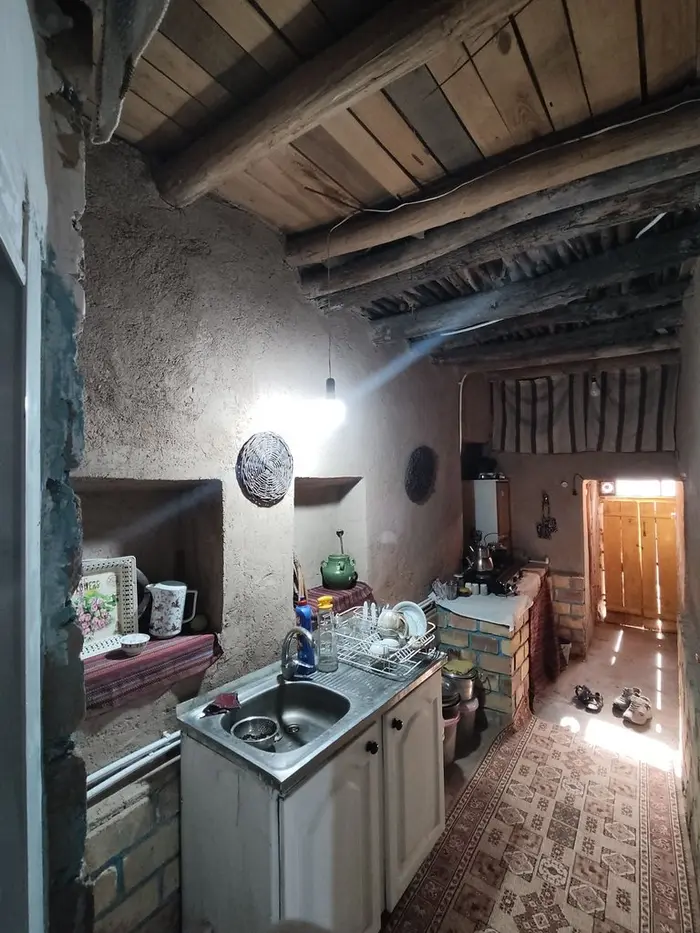 اقامتگاه سنتی عنبران - واحد نشیمن - آشپزخانه کوچک