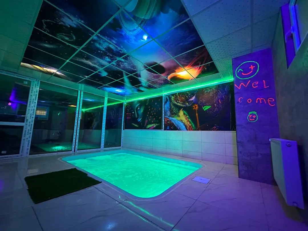 آپارتمان دوخوابه استخردار آبگرم بام زعفرانیه 1