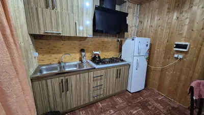 کلبه دوخوابه چوبی مهرگان