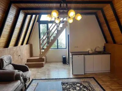 کلبه یک خوابه کهنه ده